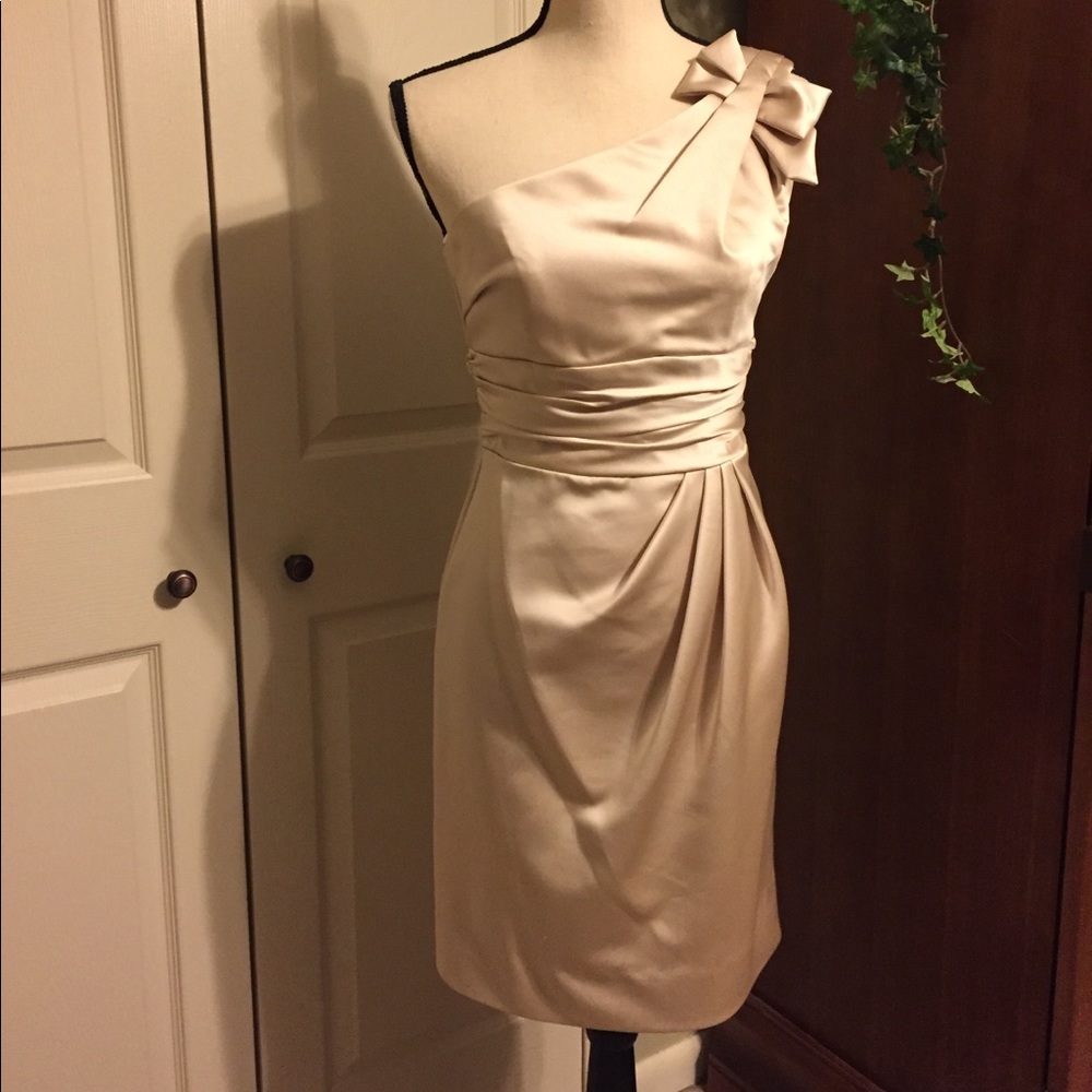 Beautiful gold cocktail dress size 2